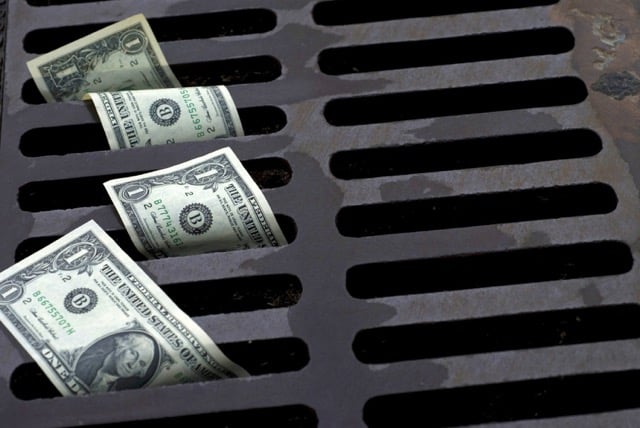 Dollar schwächelt, Gold glänzt – Unsichere Zeiten treiben Anleger in Edelmetalle